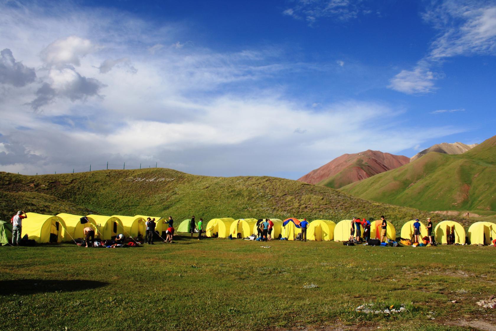 Палаточный лагерь в Ачик-Таше
