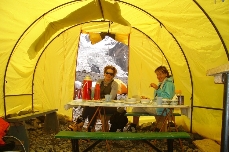 Столовая в лагере на 4200 под пиком Ленина - Osh Region Kyrgyzstan