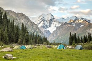 Палаточный лагерь в ущелье Джети-Огуз