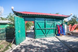 Вход в мечеть в городе Каракол