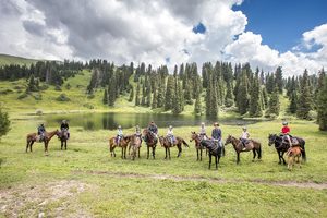 Конная прогулка с детьми в ущелье Джергалан