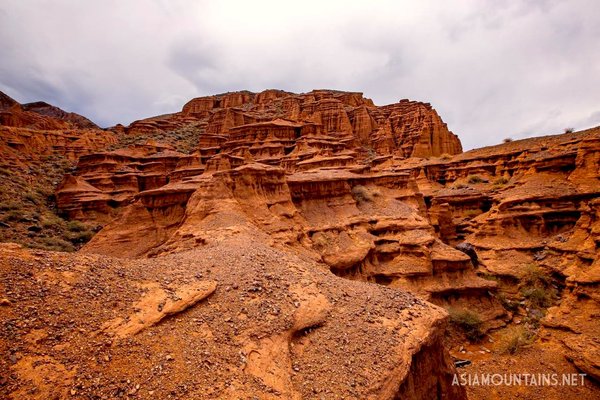 Where to go trekking in spring?