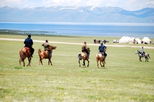 Конные игры на берегу озера Сон-Куль / Horse games on the shore of Son-Kul lake
