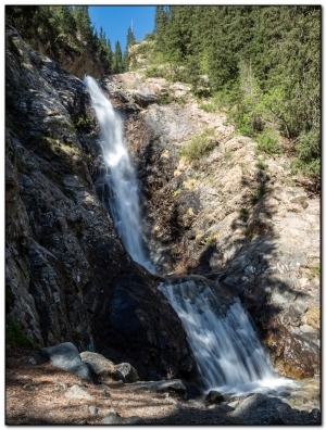 Waterfall Chasha Manas in the gorge