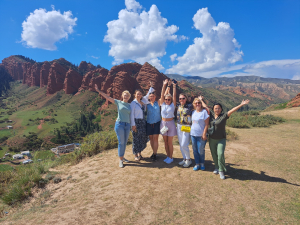 Art tour in Kyrgyzstan - Paints, paintbrushes and a lot of inspiration