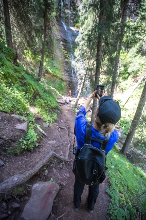 Тропа к водопаду в ущелье Джети-Огуз / The trail to the waterfall in Jeti-Oguz gorge