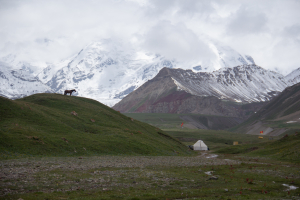 В базовом лагере / At the Base Camp