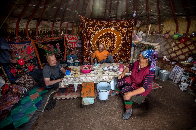 Обед в национальной юрте  / Lunch inside of a national yurt - Naryn Region Kyrgyzstan