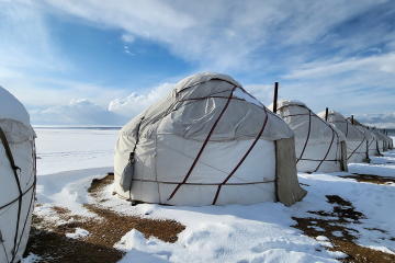 Юрты на озере Сон-Куль / Yurts on Son-Kul Lake