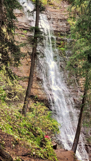 Водопад Девичьи косы в ущелье Джети Огуз / Maiden's Braids waterfall in the Jeti Oguz gorge
