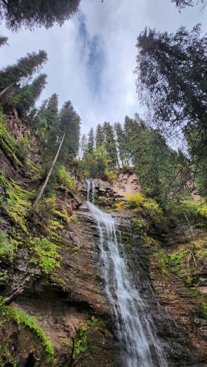 Водопад Девичьи косы в ущелье Джети Огуз / Maiden's Braids waterfall in the Jeti Oguz gorge