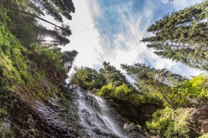 Водопад в Джети Огузе / Waterfall in Jeti-Oguz