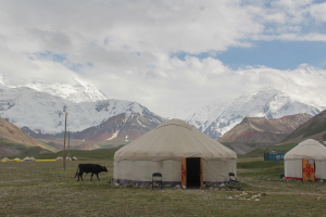 В базовом лагере / At the Base Camp