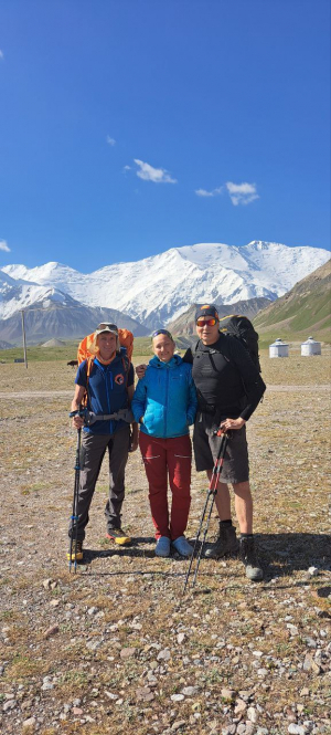 В базовом лагере / At the Base Camp