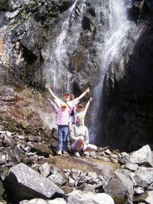 Семейная прогулка на водопад Ак Сай