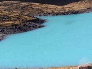 Бирюзовая вода озера Кёль-Тор