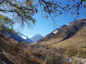 Ущелье Иссык-Ата, путь к водопаду