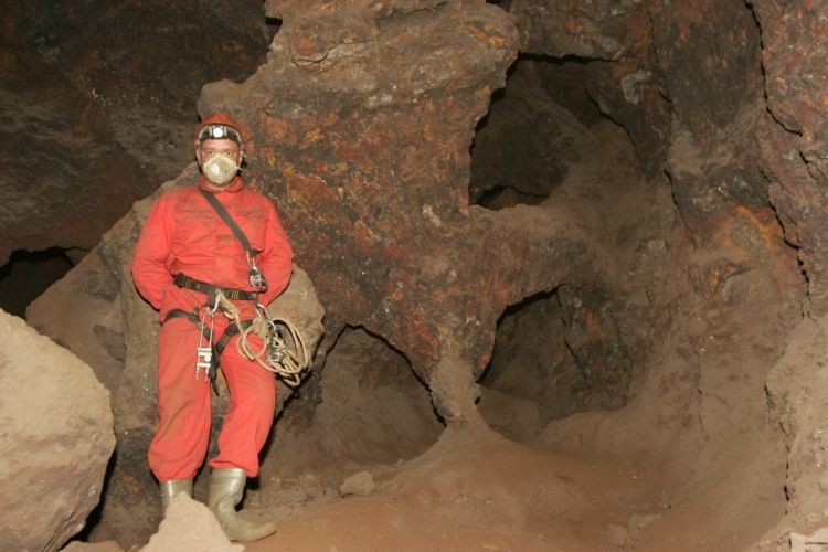 Пещеры Баткенской области - Баткенская область Кыргызстана