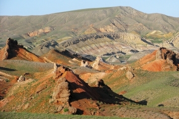 Разноцветные горы Баткенской области