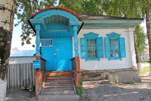 Старинный домик в городе Каракол
