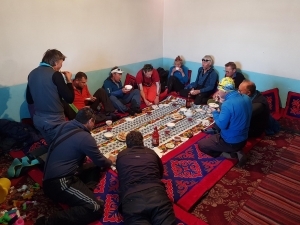 Обед в местном гостевом доме / Lunch in local Kyrgyz guest house