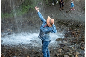Водопад в ущелье Кегеты / Waterfall in Kegety