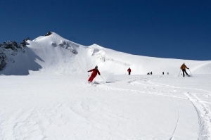 Катание на лыжах в Суусамыре / Skiing in Suusamyr valley