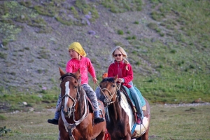 Девочки на лошадках / Girls riding horses
