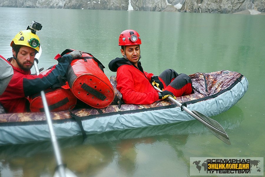 Expedition rafting on the Kok-Kiya river